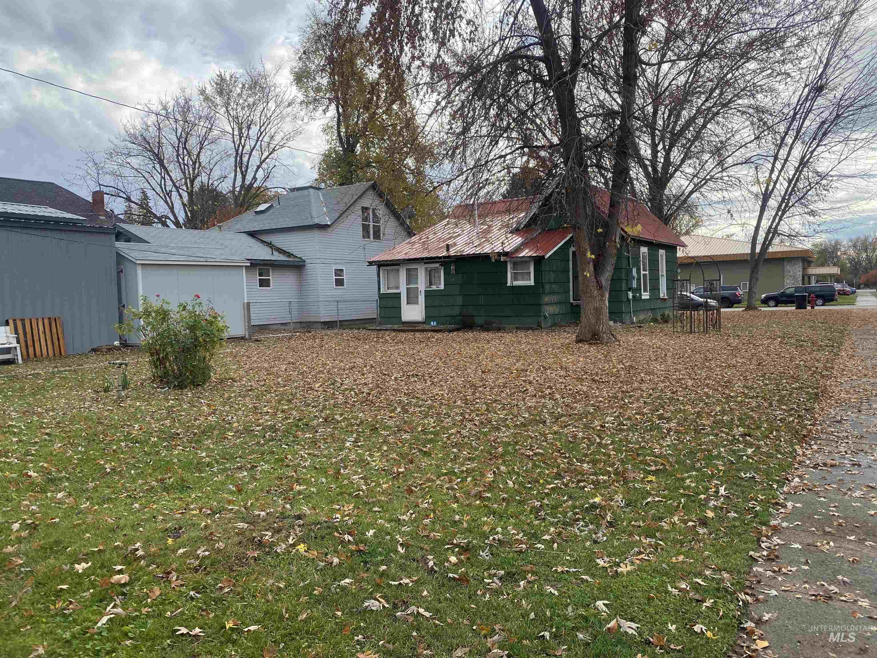 502 East Court Street Weiser, ID 83672 - Photo 16 of 17 Rear view of property featuring a yard