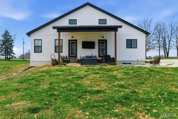 $575,000 | 6104 Old Red Bud Road, Waterloo, IL 62298