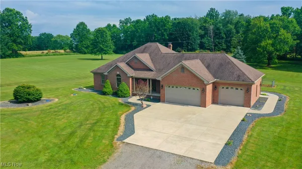$775,000 | 4901 New Castle Road, Lowellville, OH 44436