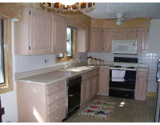 16 Ridgewood Road Chicopee, MA 01013 - Photo 2 of 10 Gallery Image 2