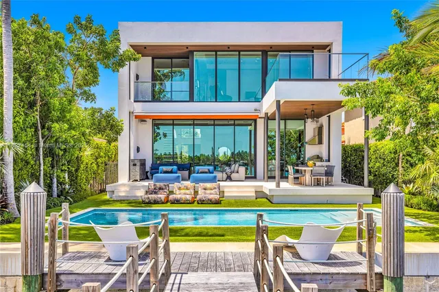 $9,350,000 | 1510 Stillwater Drive, Miami Beach, FL 33141