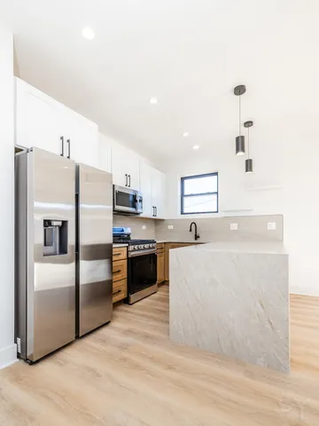 $2,800 | 3216 West Polk Street, Unit 2, Chicago, IL 60624