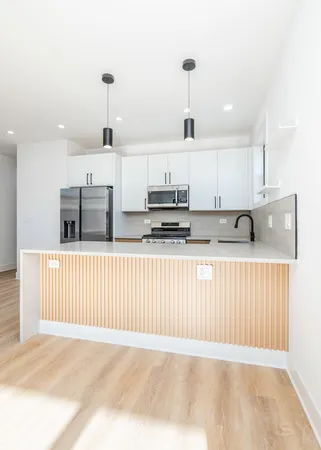 $2,500 | 3216 West Polk Street, Unit 2, Chicago, IL 60624