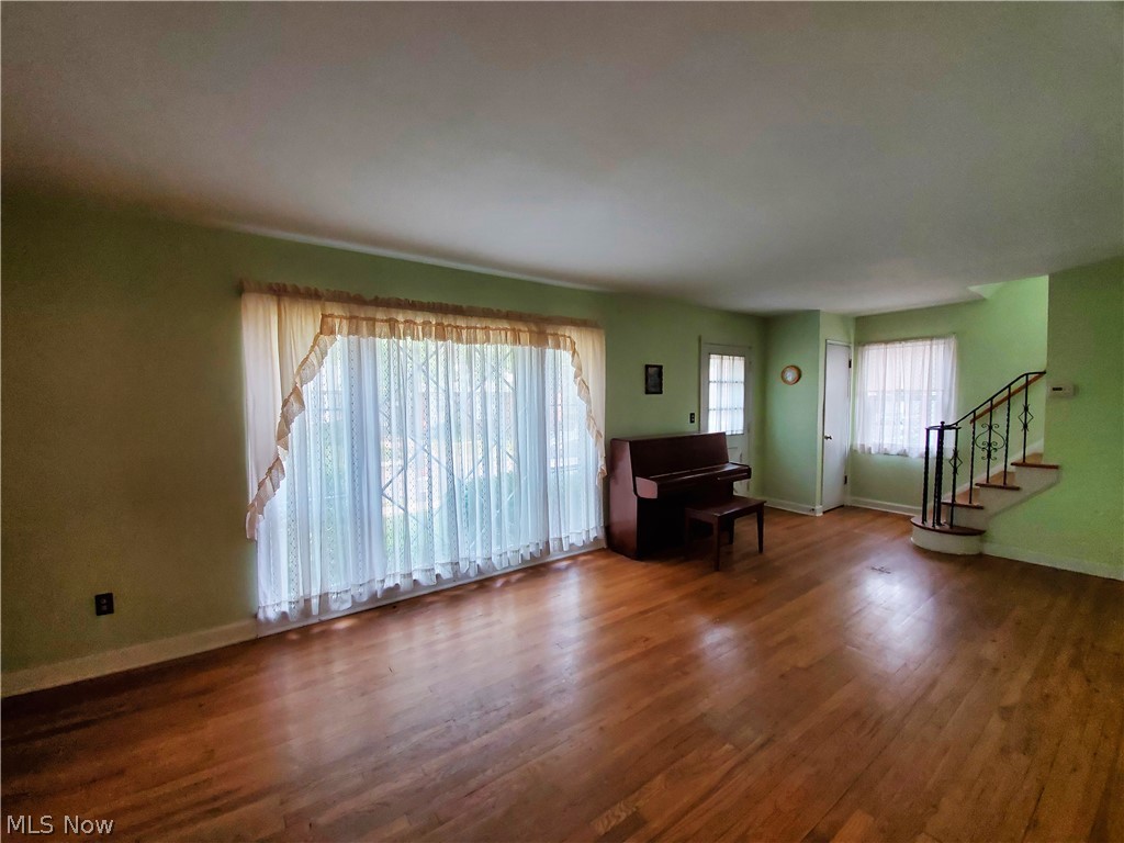 1128 Clifford Road Cleveland Heights, OH 44121 - Photo 3 of 11