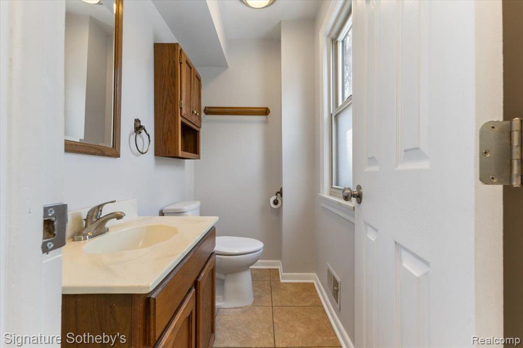 2701 Columbia Road Berkley, MI 48072 - Photo 10 of 27