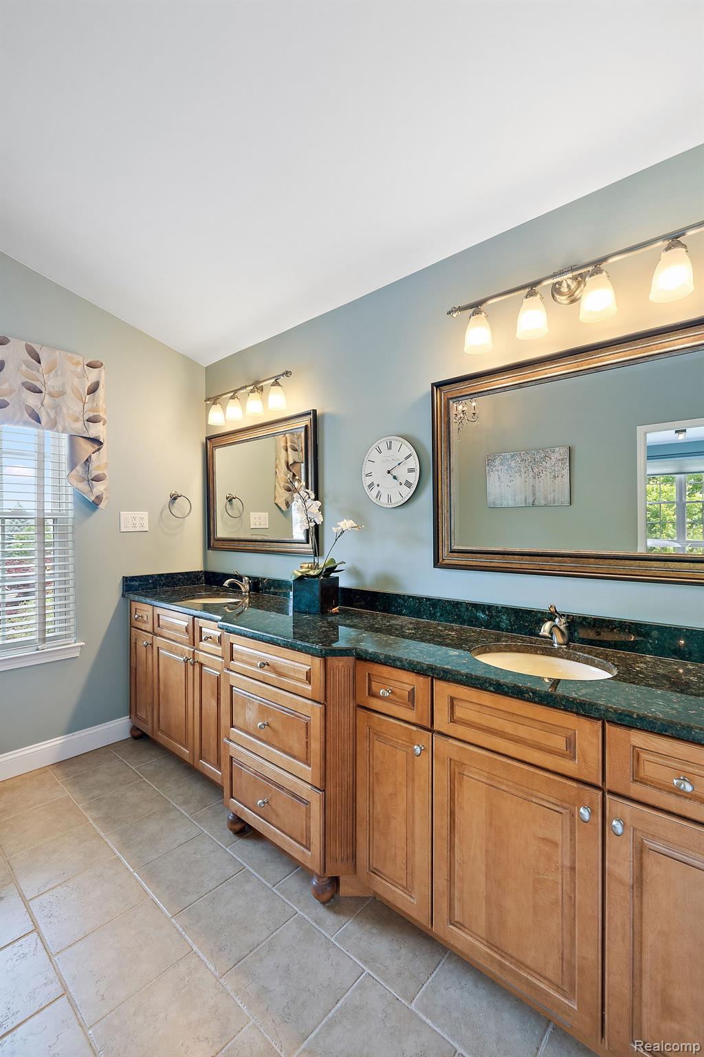 1228 Thames Drive Rochester, MI 48307 - Photo 25 of 34 Gallery Image 25
