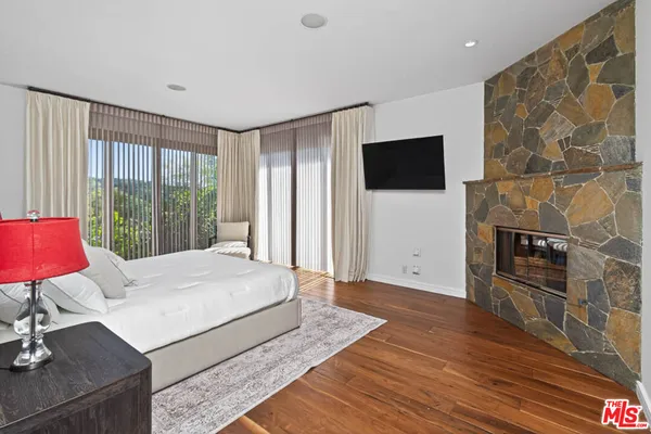 $28,500 | 1120 El Medio Avenue, Pacific Palisades, CA 90272