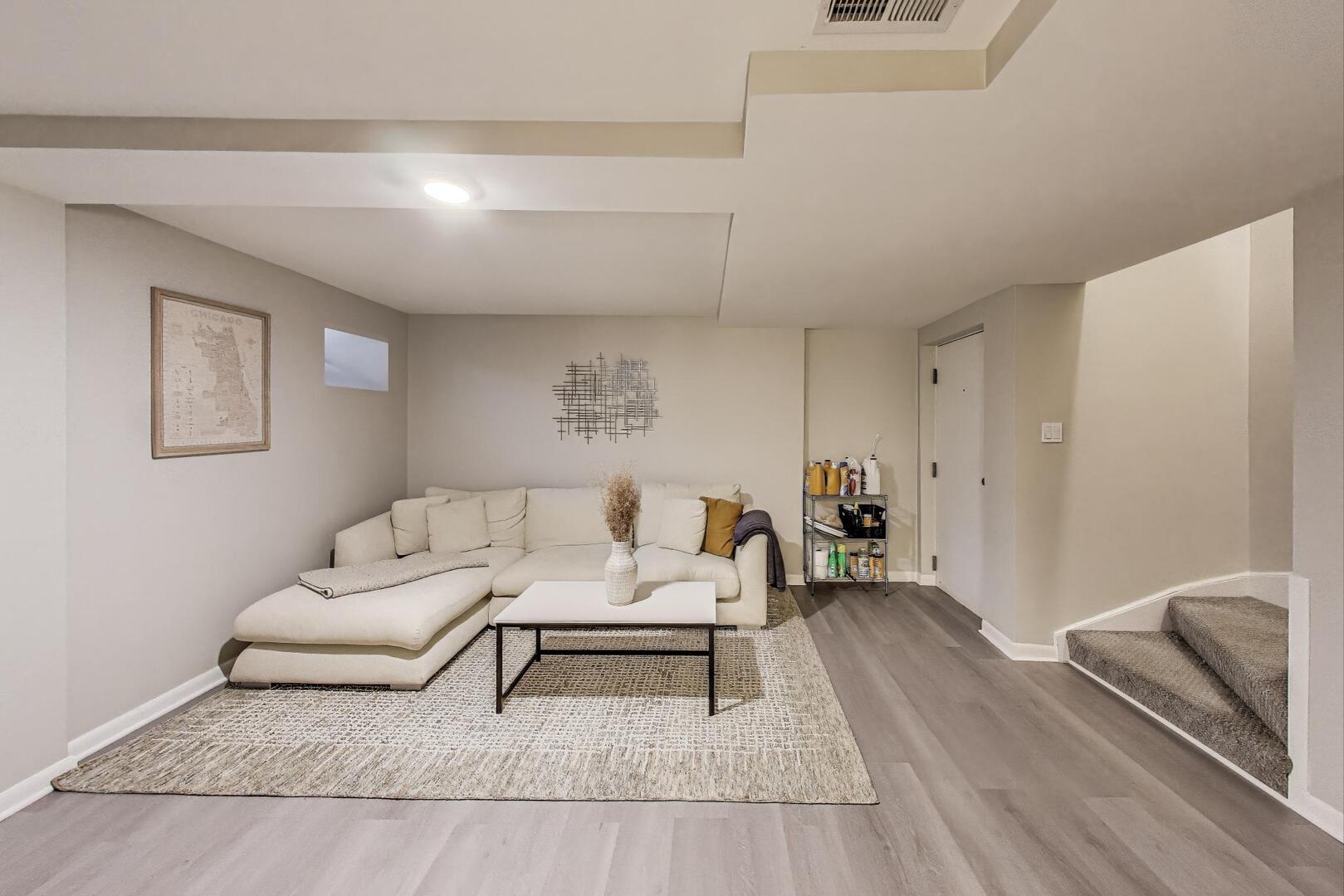 1521 North Paulina Street, Unit 1F Chicago, IL 60622 - Photo 13 of 21 a living room with furniture and a couch
