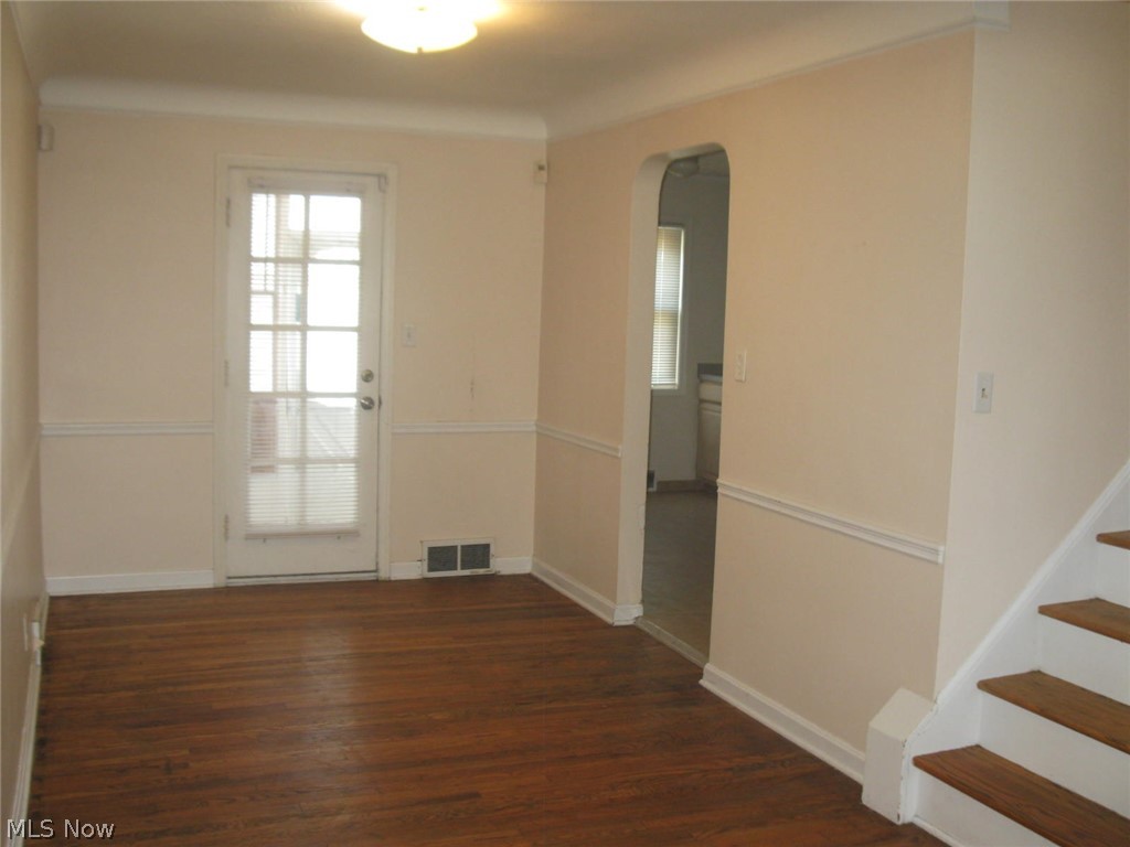 4130 Stilmore Road Cleveland, OH 44121 - Photo 4 of 17