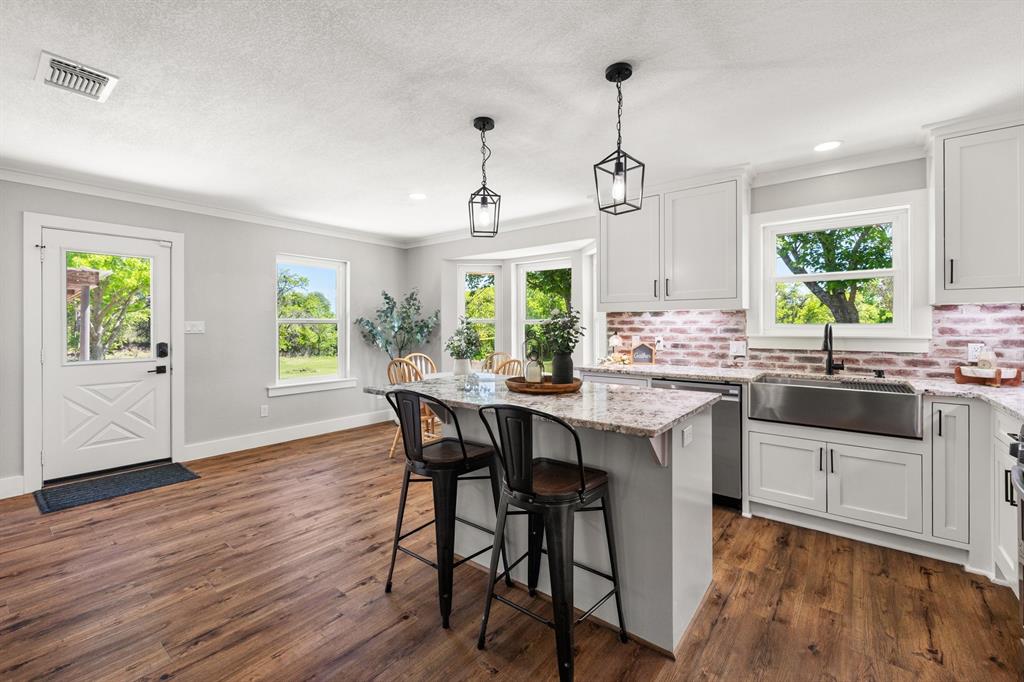 409 Measures Road Weatherford, TX 76088 - Photo 5 of 40