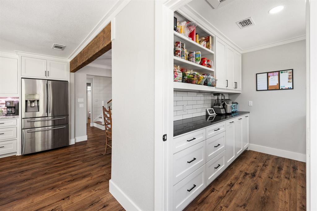 409 Measures Road Weatherford, TX 76088 - Photo 7 of 40