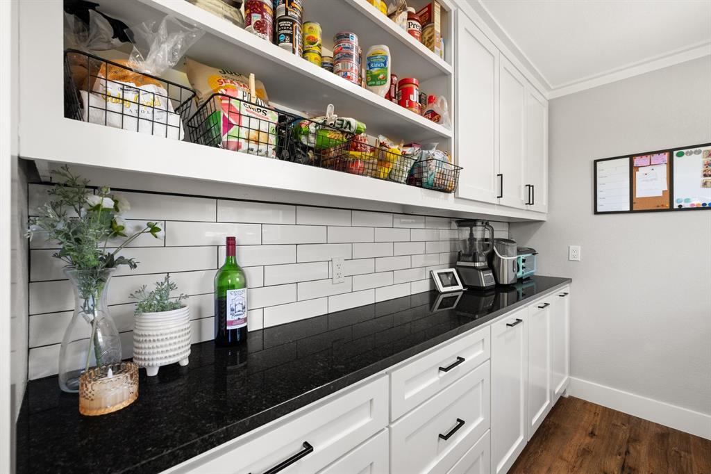 409 Measures Road Weatherford, TX 76088 - Photo 8 of 40