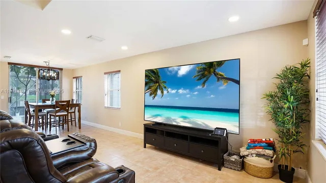 $560,000 | 10717 Northwest 12th Manor, Plantation, FL 33322