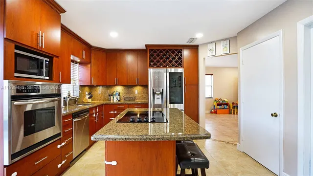 $560,000 | 10717 Northwest 12th Manor, Plantation, FL 33322