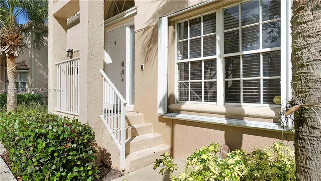 $560,000 | 10717 Northwest 12th Manor, Plantation, FL 33322