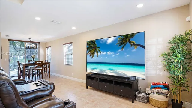 $560,000 | 10717 Northwest 12th Manor, Plantation, FL 33322