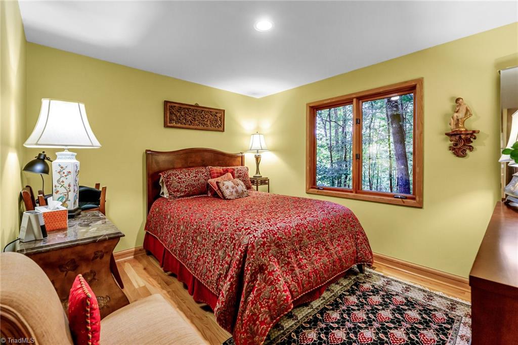 5417 Rambling Road Greensboro, NC 27409 - Photo 29 of 49