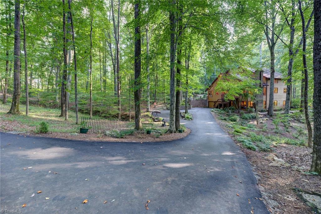 5417 Rambling Road Greensboro, NC 27409 - Photo 7 of 49