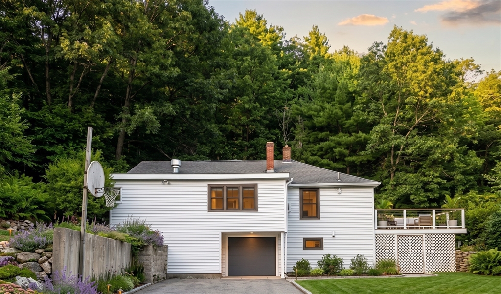 27 High Street Sturbridge, MA 01518 - Photo 1 of 17 a front view of a house with a garden