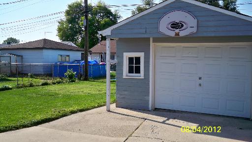 9050 South Ryan Road Hometown, IL 60456 - Photo 2 of 10