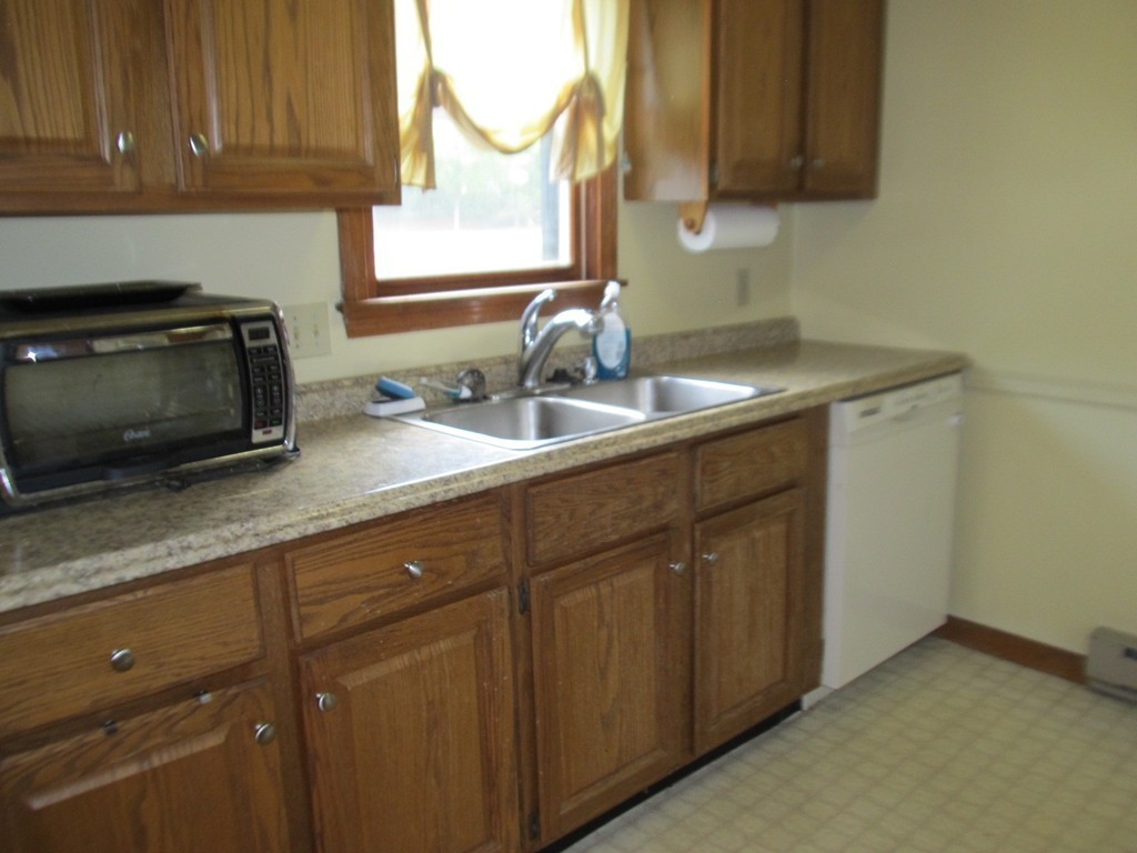 21 Drake Road, Unit 21 Fitchburg, MA 01420 - Photo 3 of 26 Gallery Image 3
