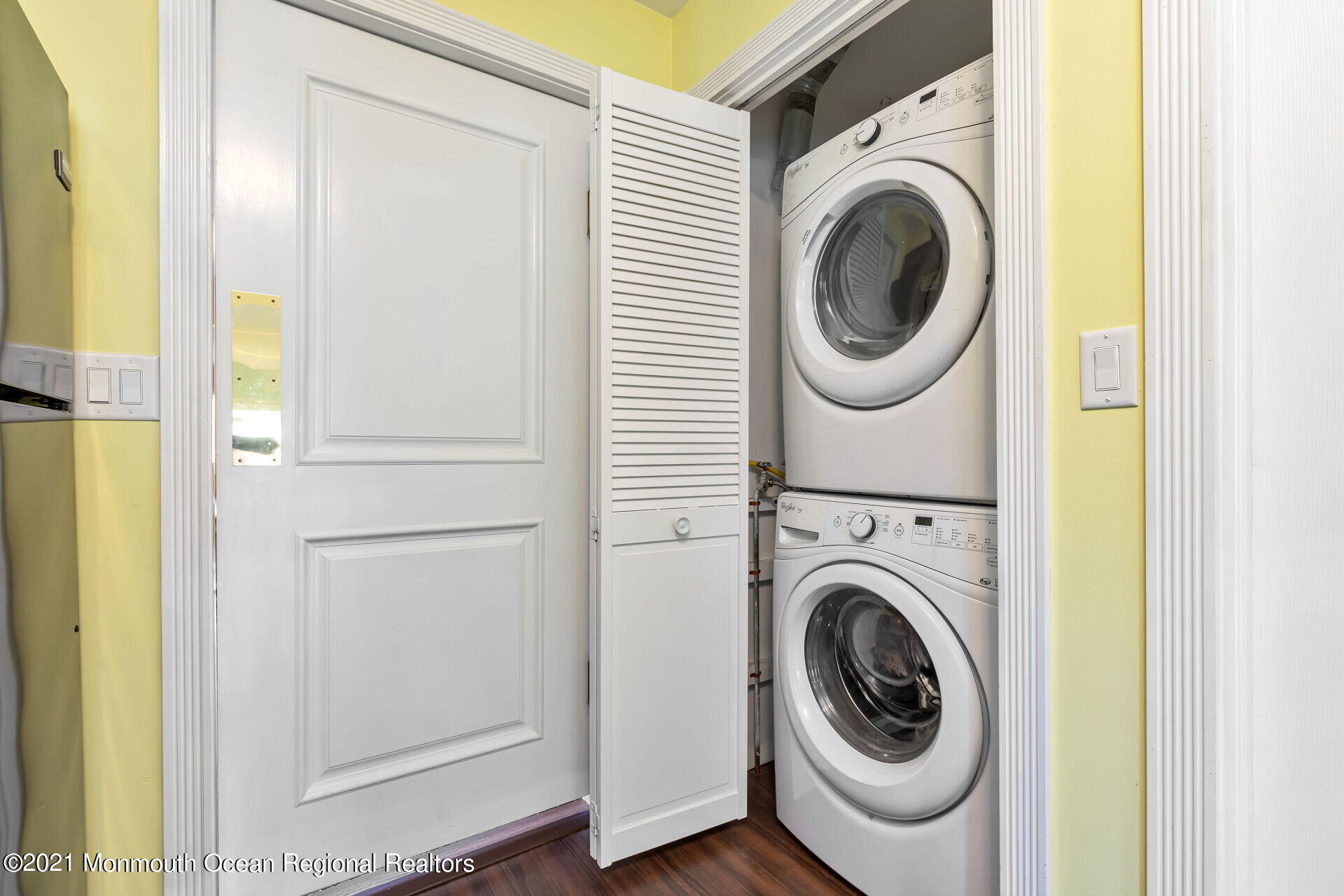107 Aberdeen Road Aberdeen, NJ 07747 - Photo 14 of 32 a utility room with dryer and washer