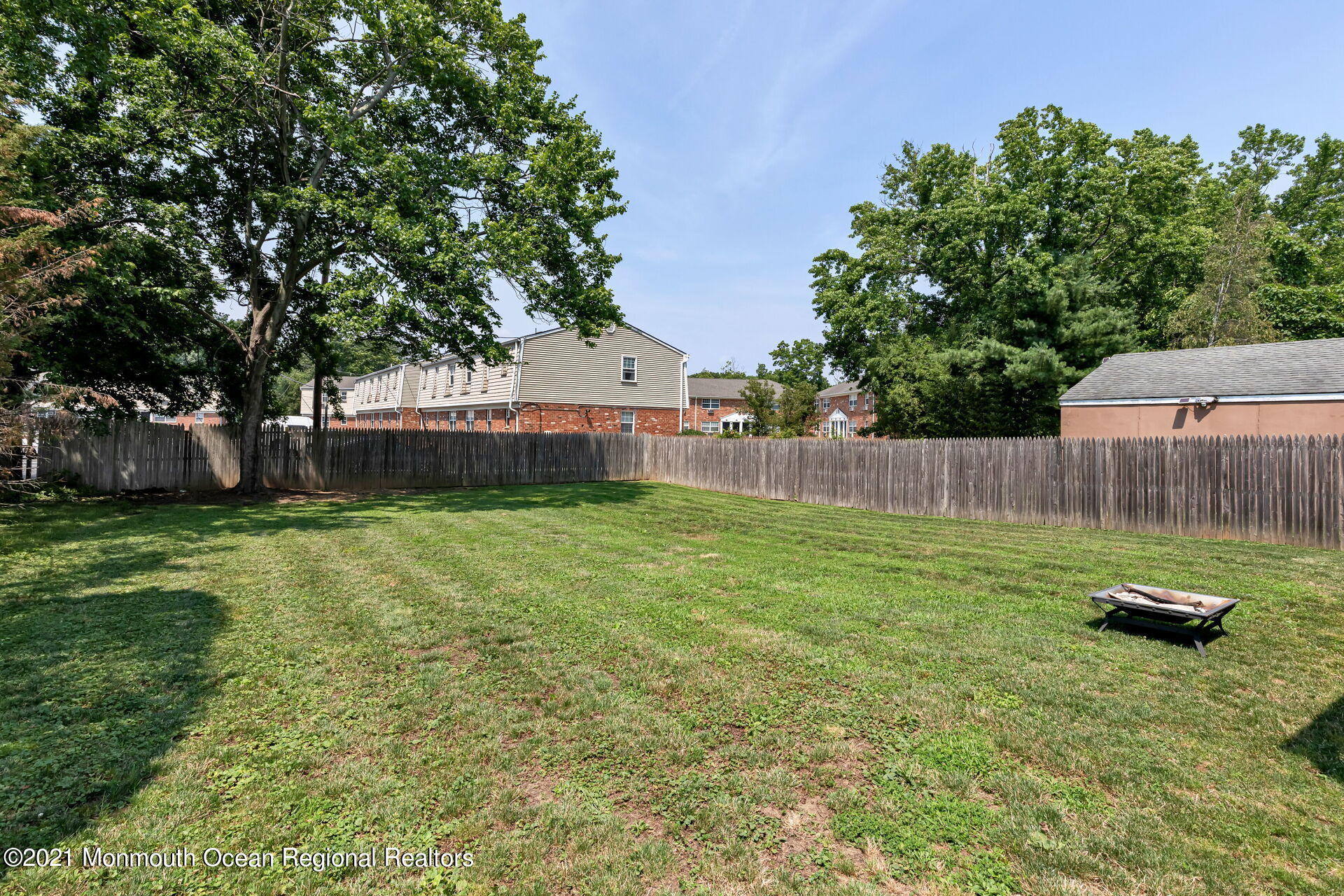 107 Aberdeen Road Aberdeen, NJ 07747 - Photo 26 of 32 a backyard of a house with lots of green space