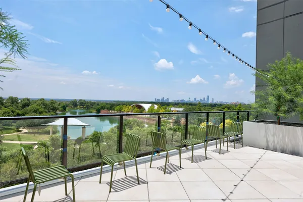 $3,250 | 1701 Simond Avenue, Unit 411, Austin, TX 78723