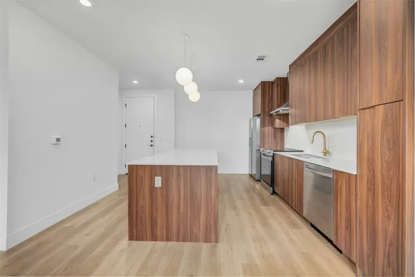 $3,250 | 1701 Simond Avenue, Unit 411, Austin, TX 78723