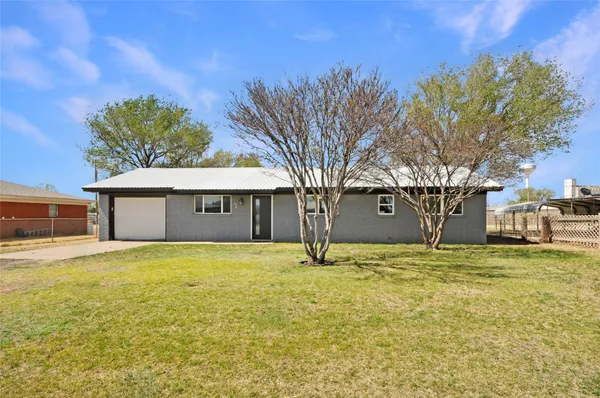 $180,000 | 904 Avenue D, Bovina, TX 79009