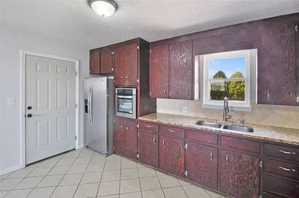 $180,000 | 904 Avenue D, Bovina, TX 79009
