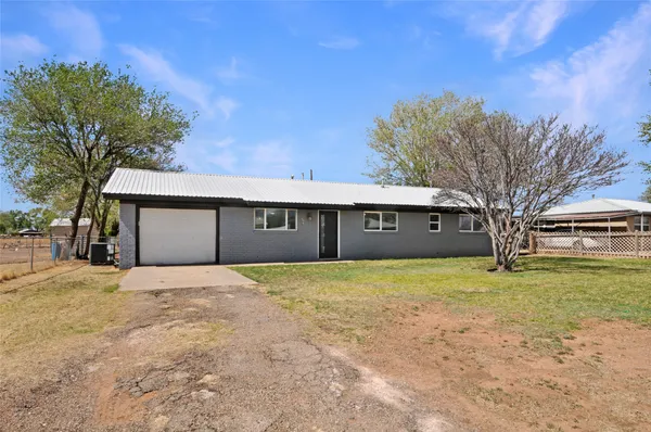 $180,000 | 904 Avenue D, Bovina, TX 79009