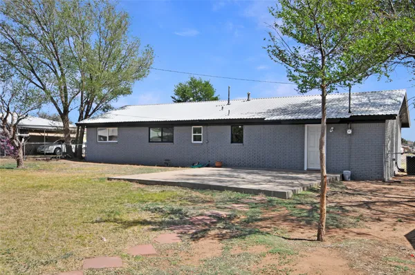 $180,000 | 904 Avenue D, Bovina, TX 79009