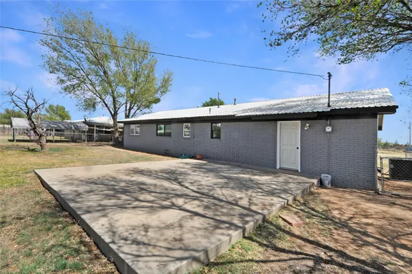 $180,000 | 904 Avenue D, Bovina, TX 79009