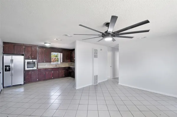 $180,000 | 904 Avenue D, Bovina, TX 79009