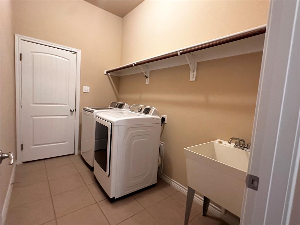 12135 Jasmine Lane Frisco, TX 75035 - Photo 29 of 31 a utility room with dryer and washer