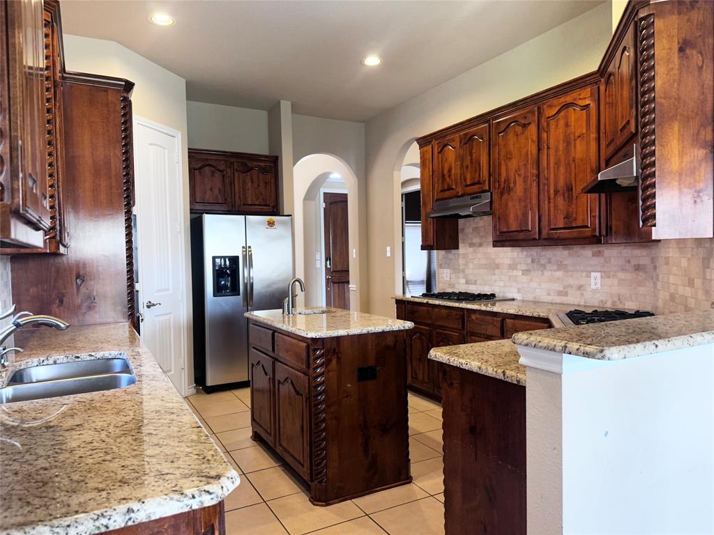 12135 Jasmine Lane Frisco, TX 75035 - Photo 5 of 31 a kitchen with stainless steel appliances granite countertop a sink stove and refrigerator
