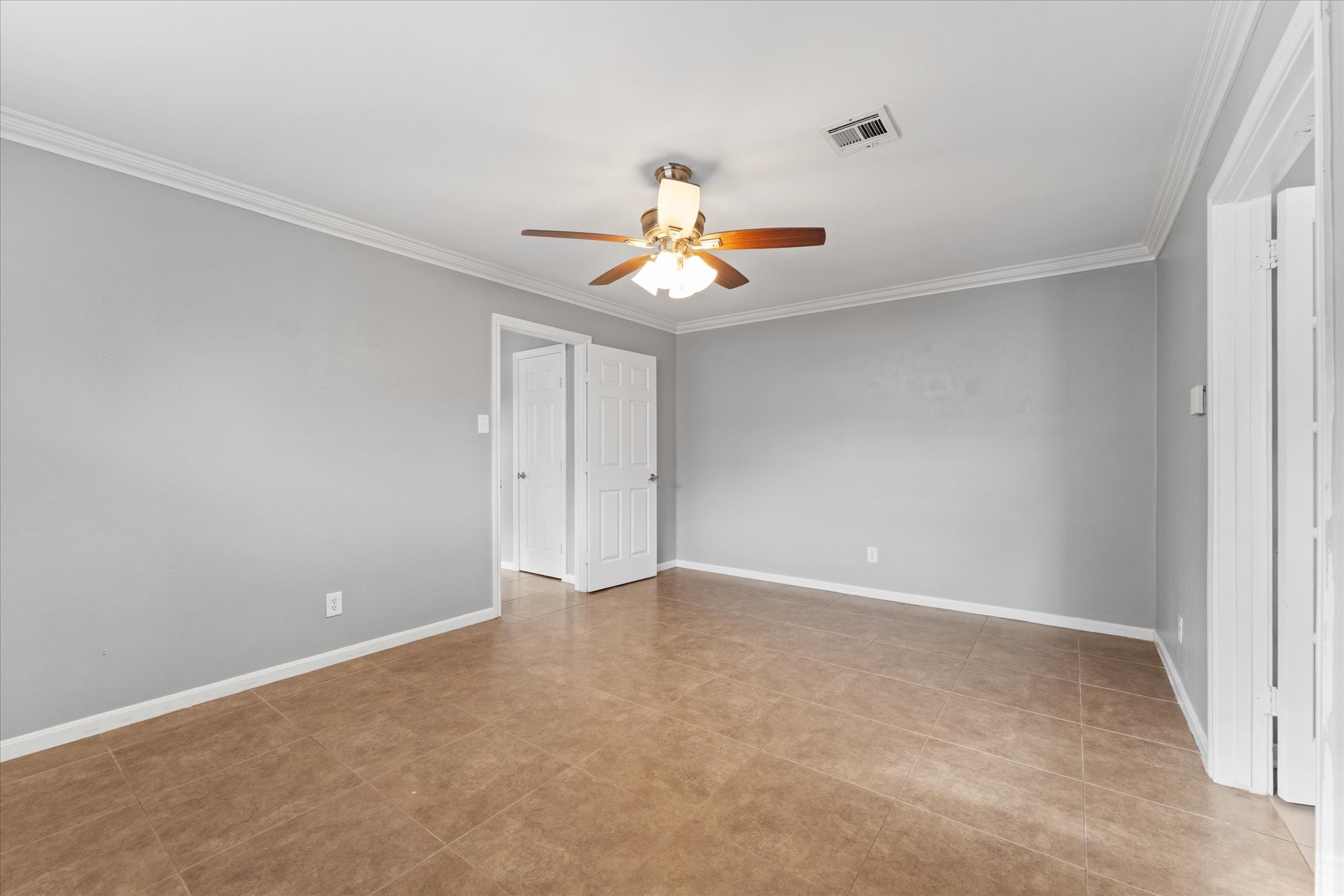 954 Chamboard Lane Houston, TX 77018 - Photo 13 of 36 a view of an empty room