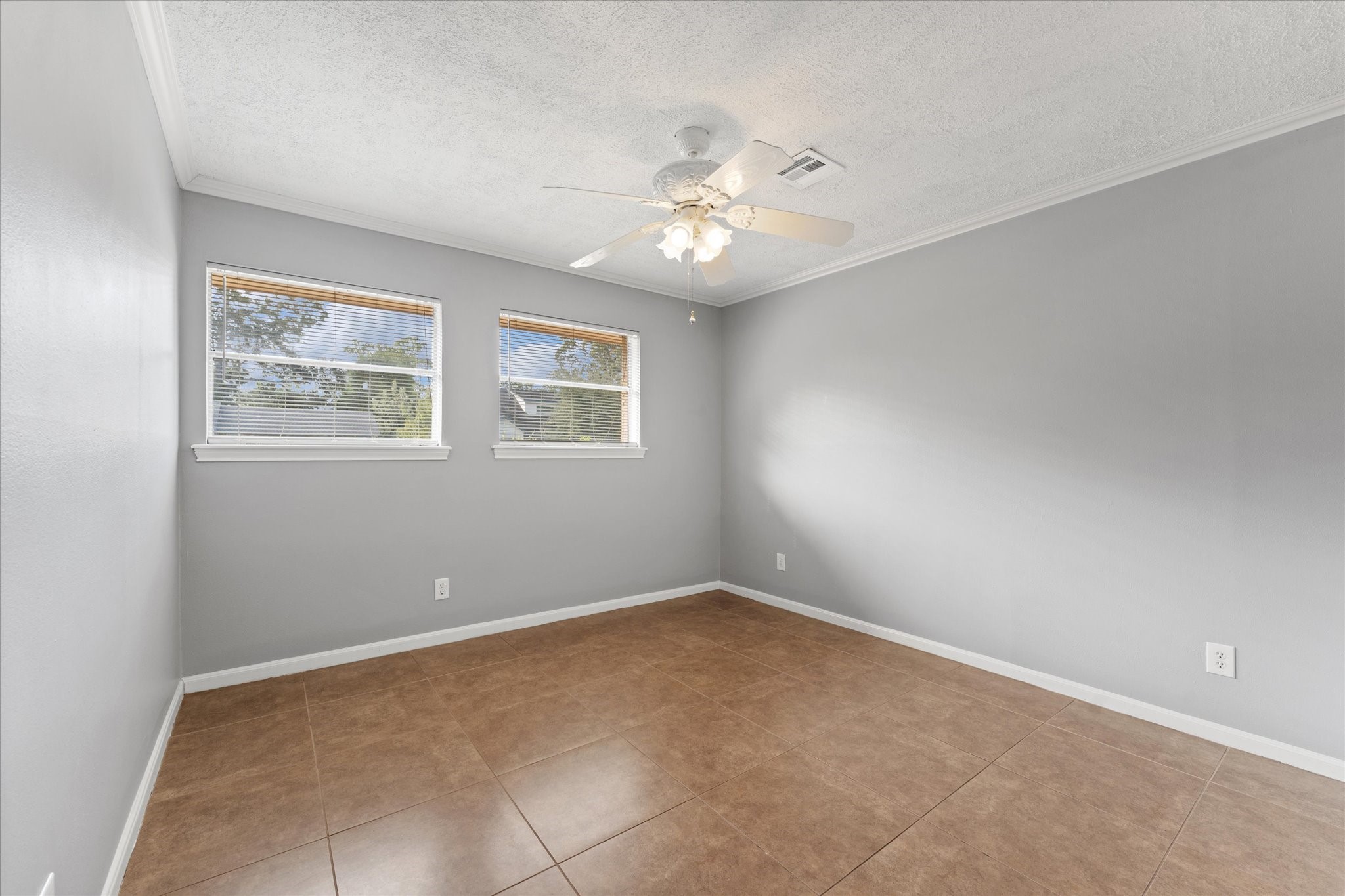 954 Chamboard Lane Houston, TX 77018 - Photo 19 of 36 a view of an empty room with a window