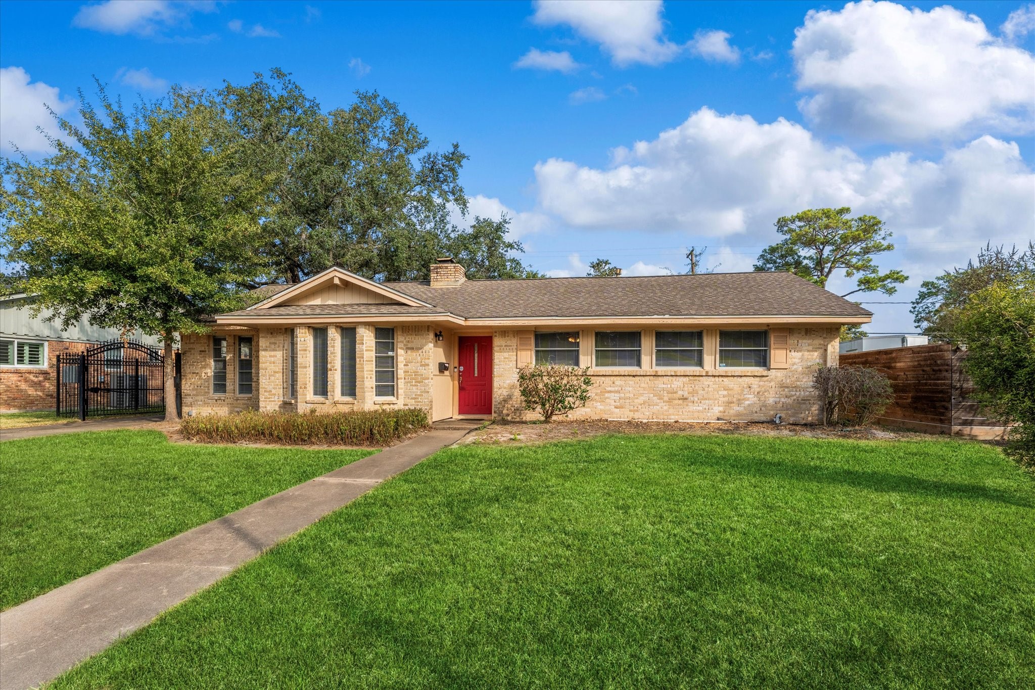 954 Chamboard Lane Houston, TX 77018 - Photo 2 of 36 a front view of a house with a yard