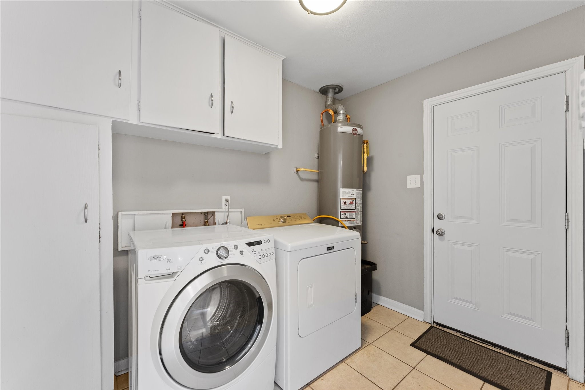 954 Chamboard Lane Houston, TX 77018 - Photo 25 of 36 a utility room with dryer and washer