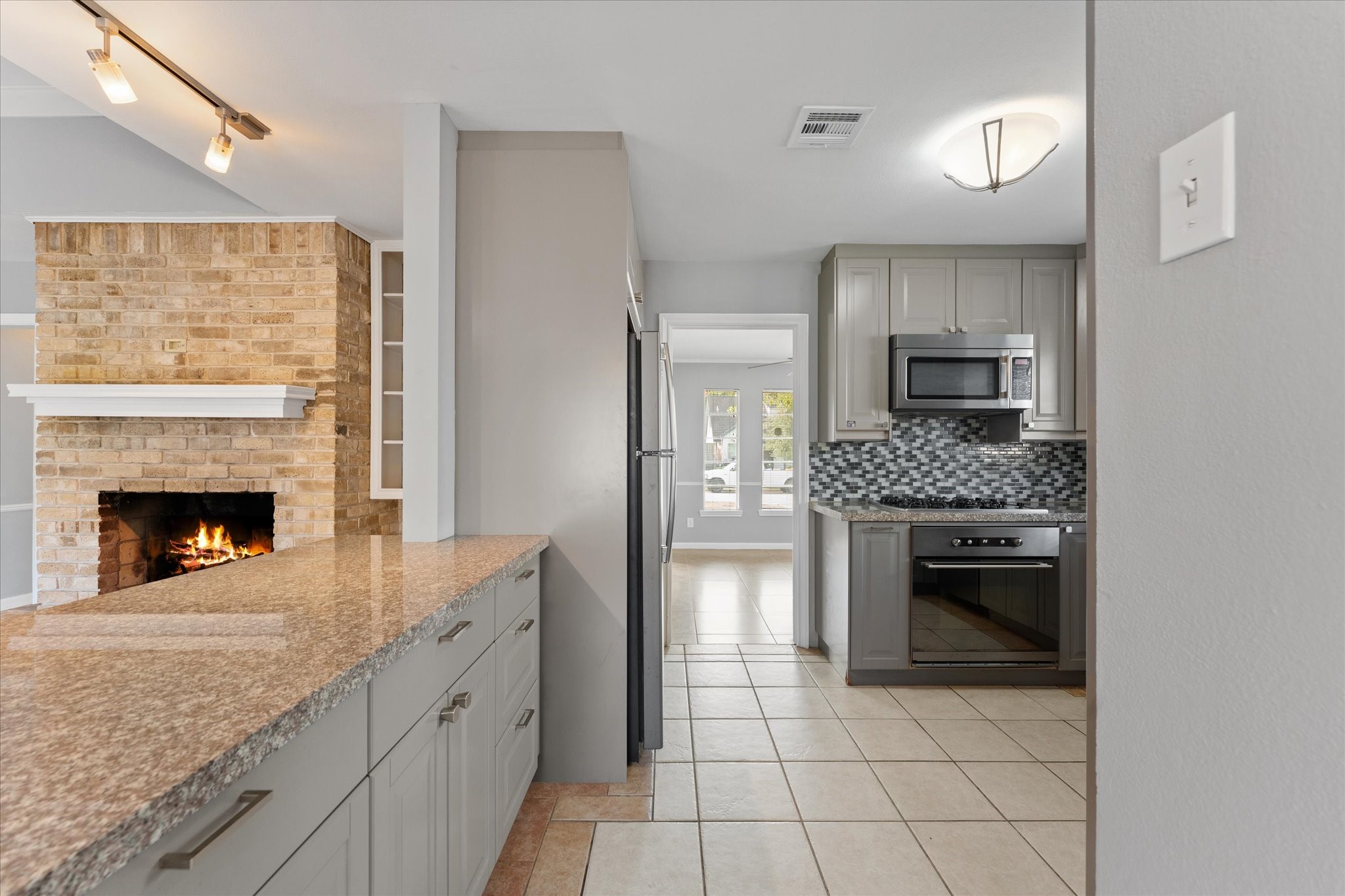 954 Chamboard Lane Houston, TX 77018 - Photo 27 of 36 a kitchen with a sink stove and refrigerator
