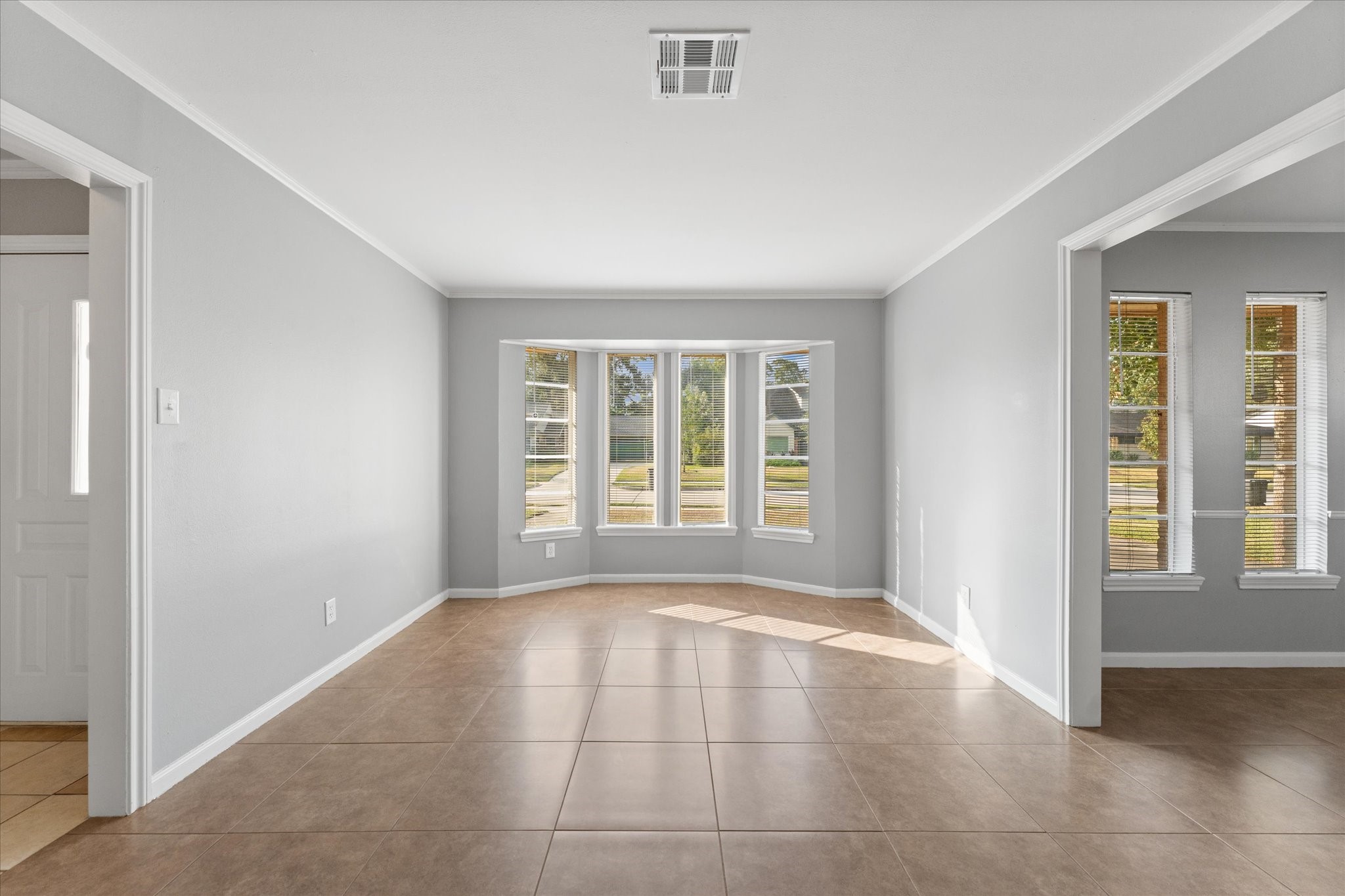 954 Chamboard Lane Houston, TX 77018 - Photo 33 of 36 a view of an empty room with a window