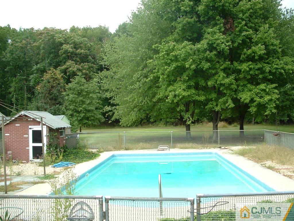 143 Deans Rhode Hall Road Monmouth Junction, NJ 08852 - Photo 4 of 25 Gallery Image 4