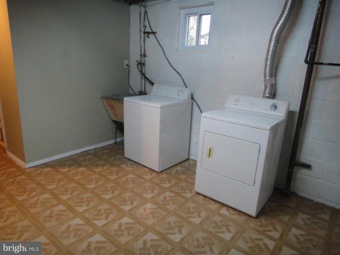 14213 Chesterfield Road Rockville, MD 20853 - Photo 15 of 18 Interior (General) Utility room