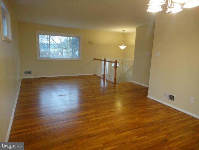 14213 Chesterfield Road Rockville, MD 20853 - Photo 4 of 18 Living Room