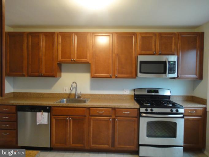 14213 Chesterfield Road Rockville, MD 20853 - Photo 9 of 18 Kitchen