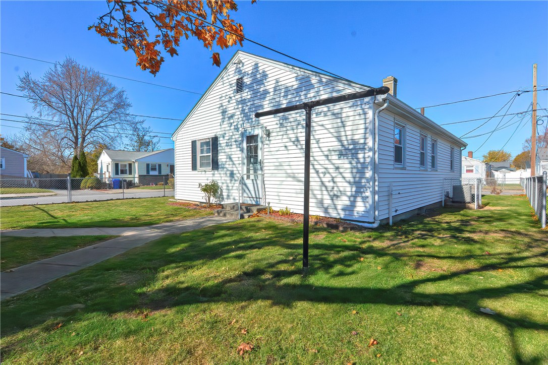 44 Rocco Avenue Pawtucket, RI 02860 - Photo 4 of 46 Gallery Image 4