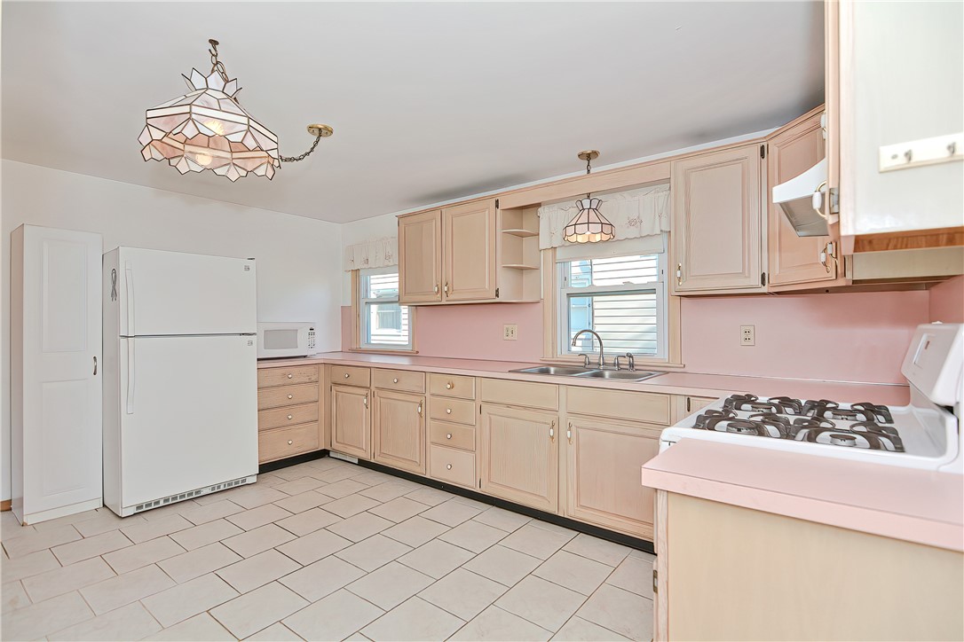44 Rocco Avenue Pawtucket, RI 02860 - Photo 8 of 46 Gallery Image 8