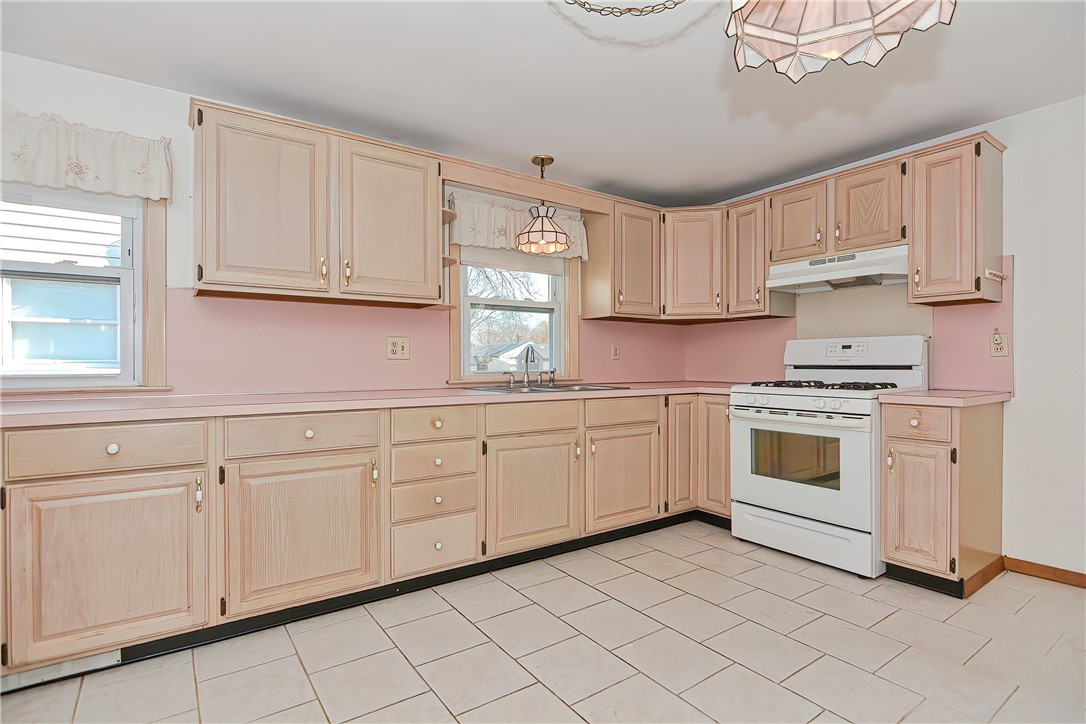 44 Rocco Avenue Pawtucket, RI 02860 - Photo 9 of 46 Gallery Image 9